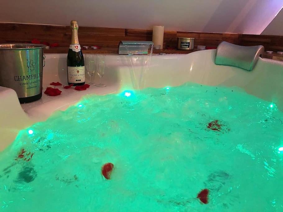 Sejour Detente Au Coeur De Macon Spa,Cine,Bouteille Offerte ภายนอก รูปภาพ