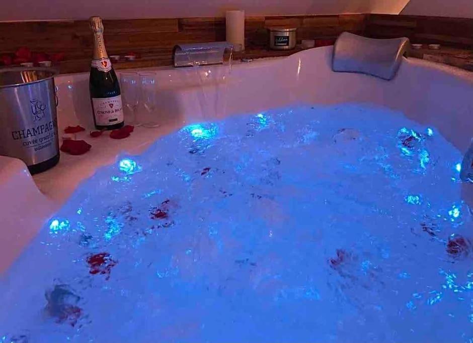 Sejour Detente Au Coeur De Macon Spa,Cine,Bouteille Offerte ภายนอก รูปภาพ
